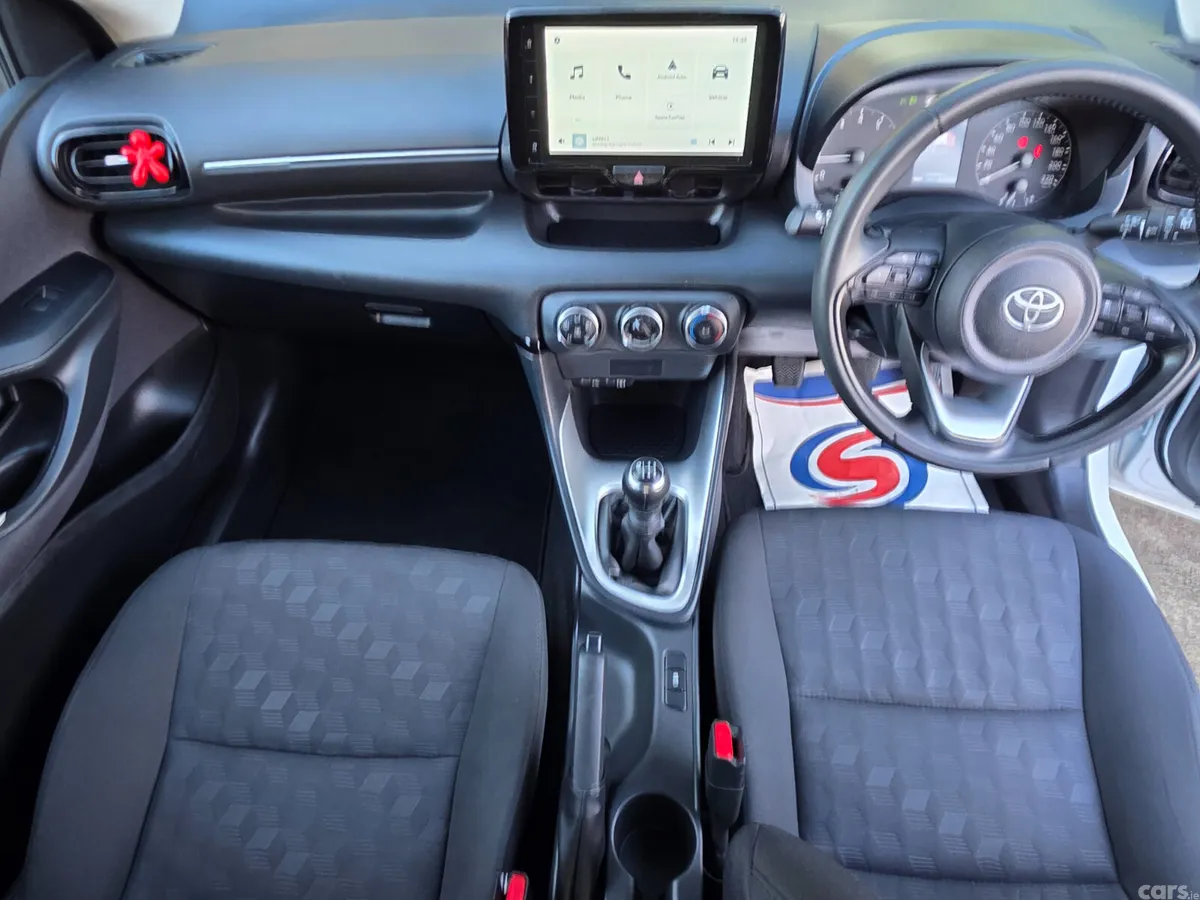 Toyota Yaris Hatchback, Petrol, 2024, White
