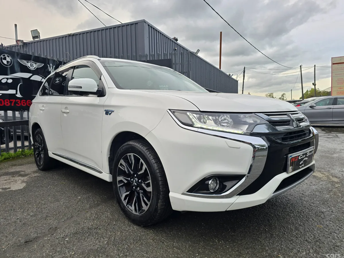 Mitsubishi Outlander SUV, Petrol Plug-in Hybrid, 2017, White
