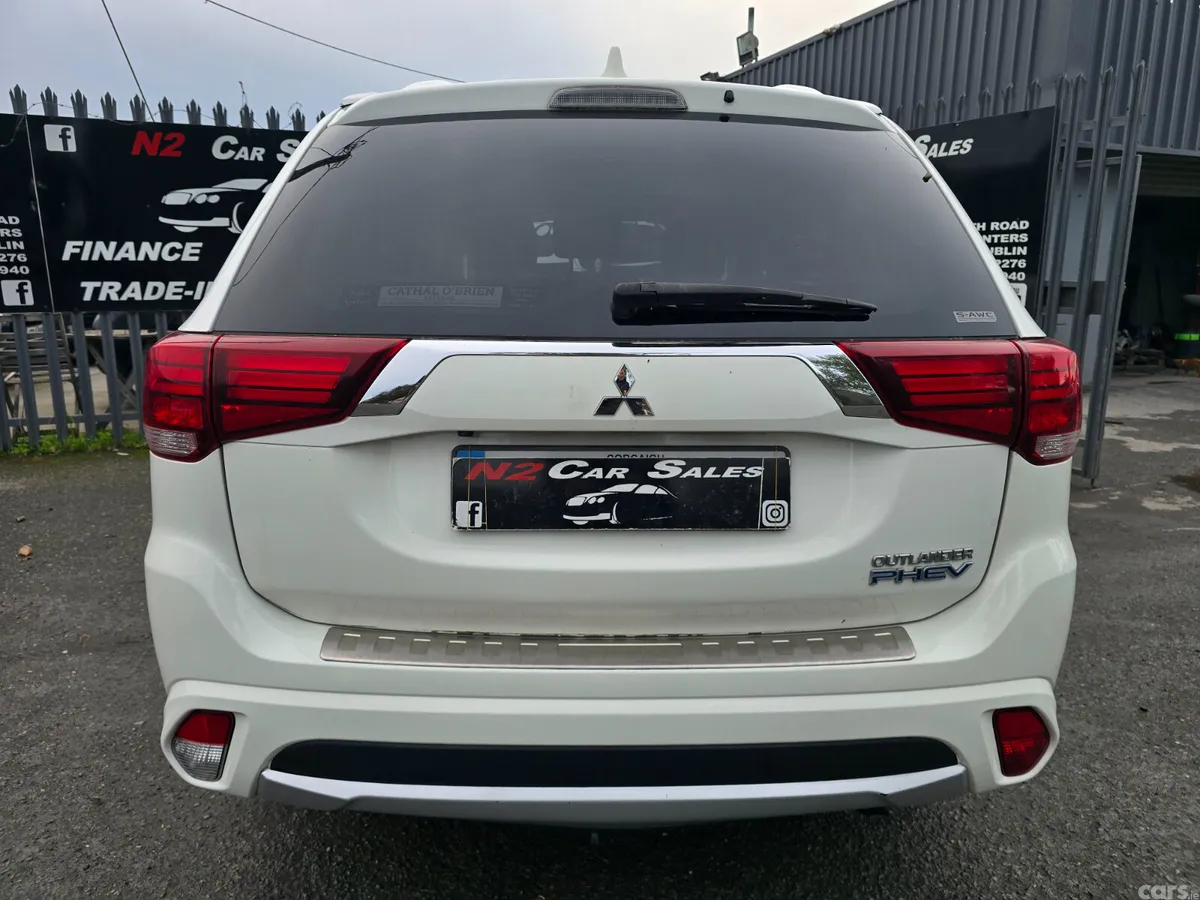 Mitsubishi Outlander SUV, Petrol Plug-in Hybrid, 2017, White