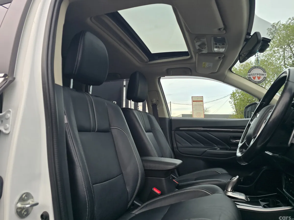 Mitsubishi Outlander SUV, Petrol Plug-in Hybrid, 2017, White