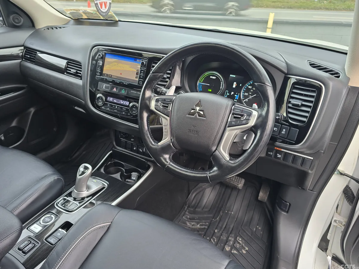 Mitsubishi Outlander SUV, Petrol Plug-in Hybrid, 2017, White