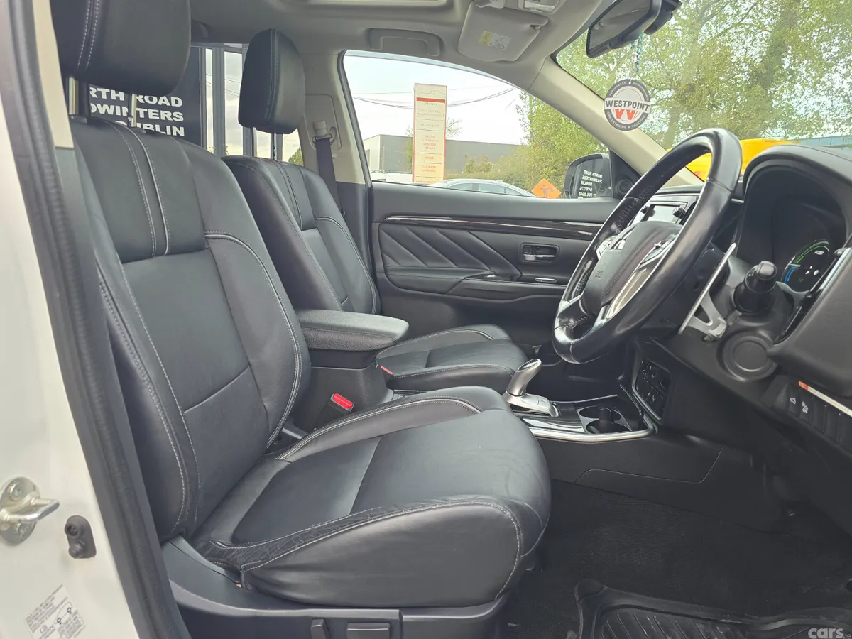 Mitsubishi Outlander SUV, Petrol Plug-in Hybrid, 2017, White