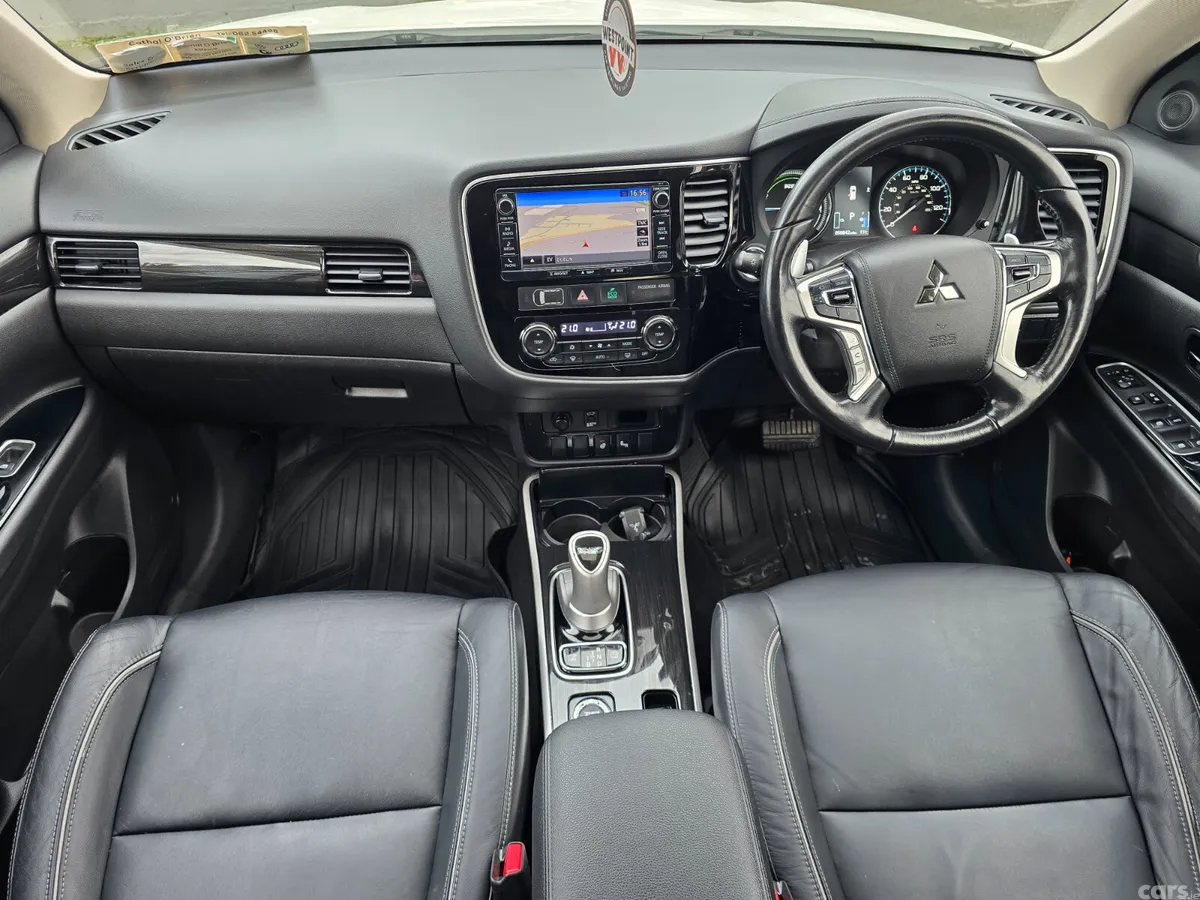 Mitsubishi Outlander SUV, Petrol Plug-in Hybrid, 2017, White