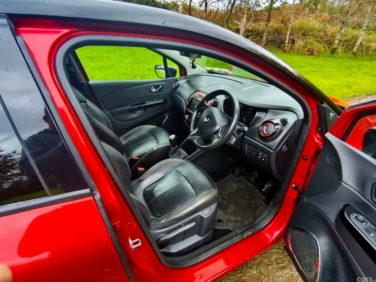 Renault Captur Hatchback, Diesel, 2015, Red