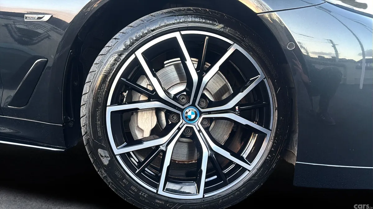BMW 5-Series Saloon, Petrol Plug-in Hybrid, 2022, Black