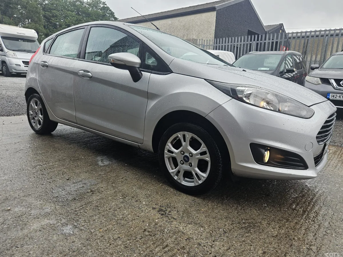 Ford Fiesta Hatchback, Petrol, 2013, Silver