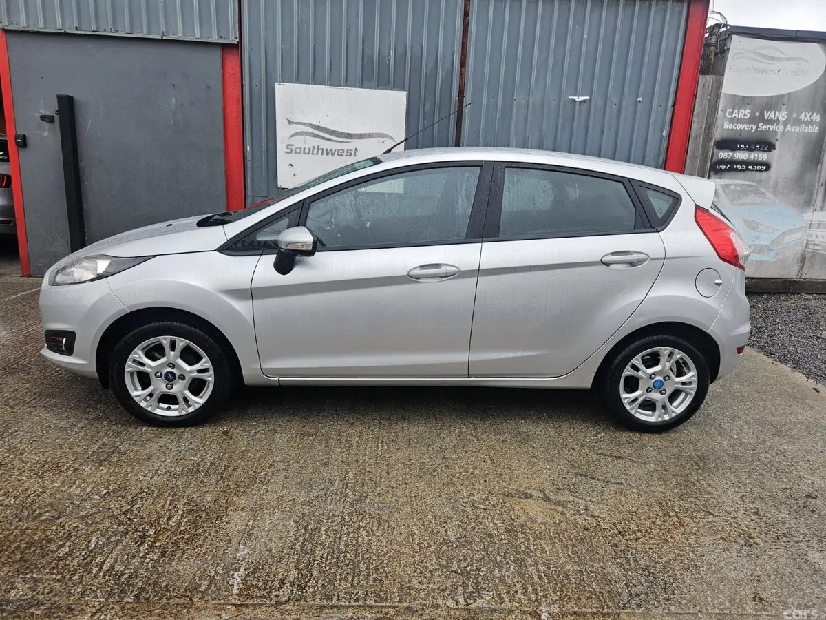 Ford Fiesta Hatchback, Petrol, 2013, Silver