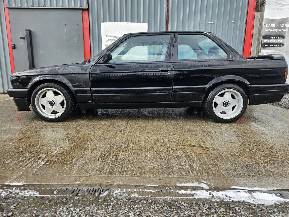 BMW 3-Series Saloon, Petrol, 1988, Black