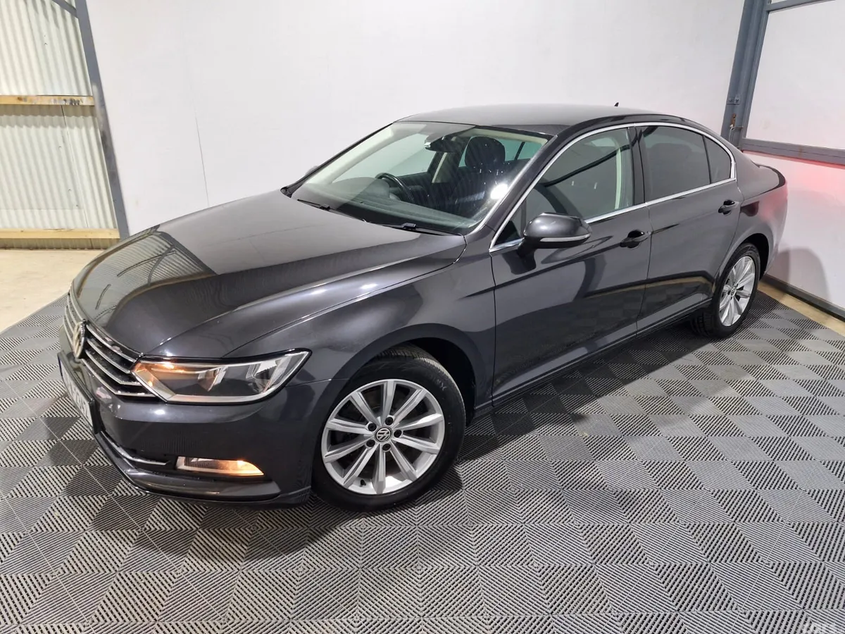 Volkswagen Passat Saloon, Diesel, 2019, Grey