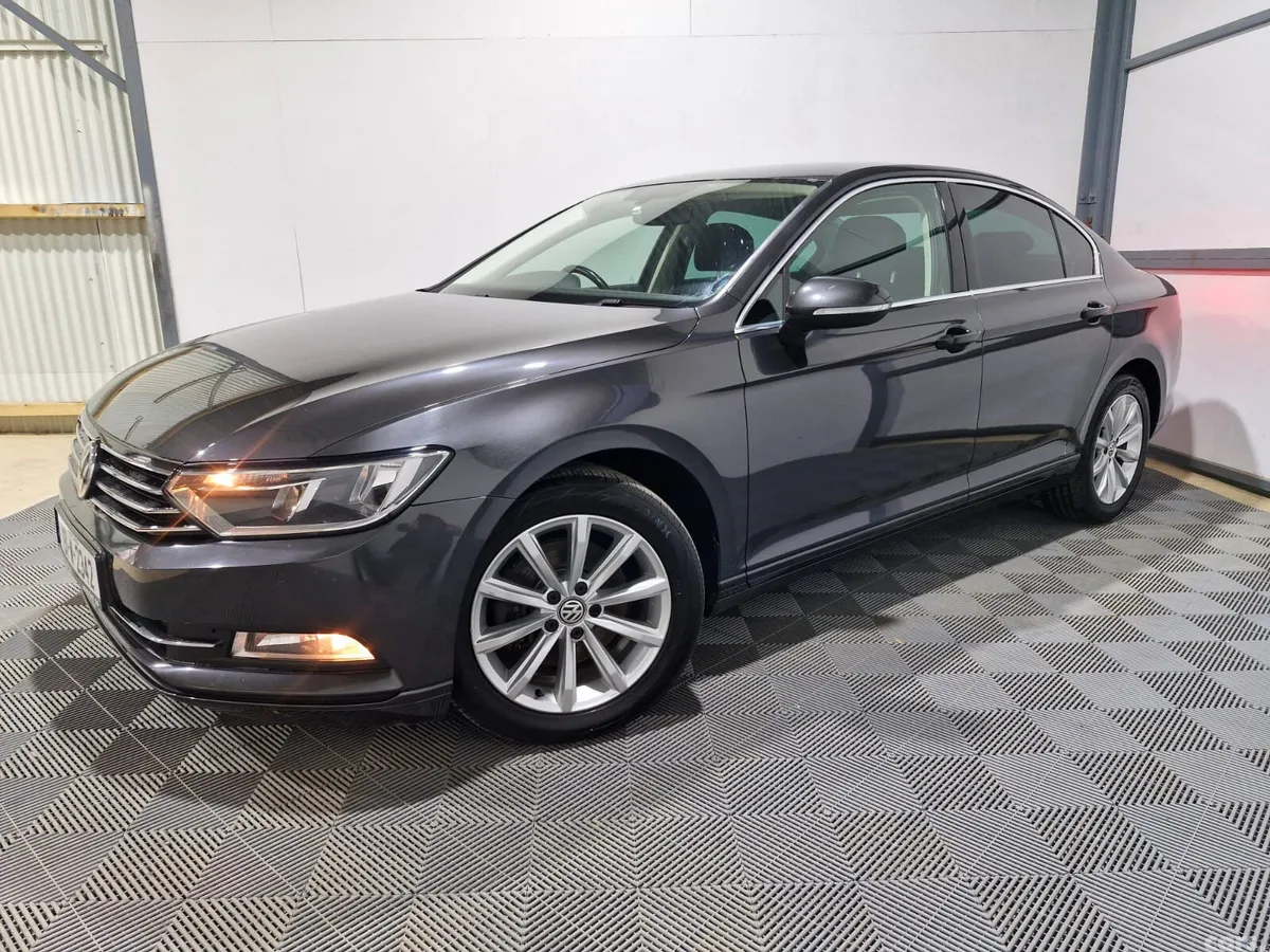 Volkswagen Passat Saloon, Diesel, 2019, Grey