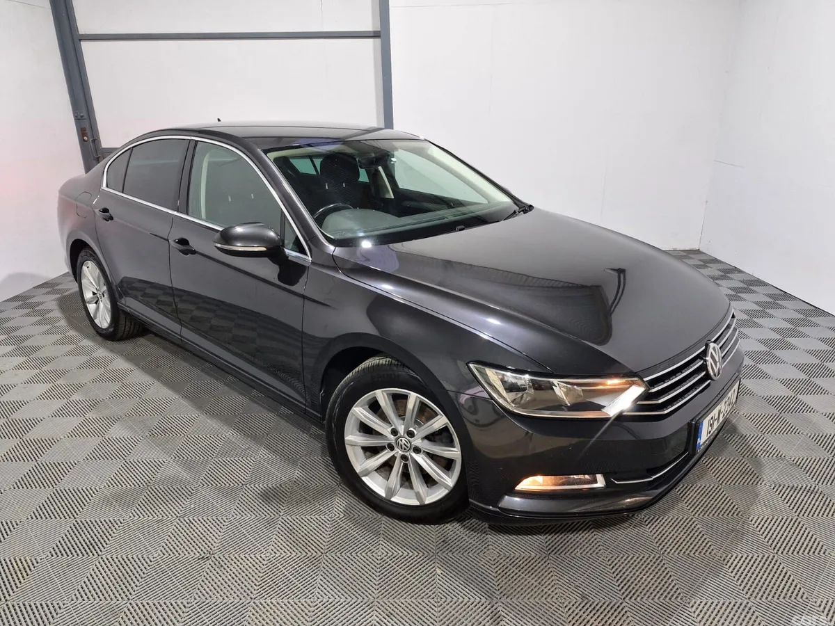 Volkswagen Passat Saloon, Diesel, 2019, Grey
