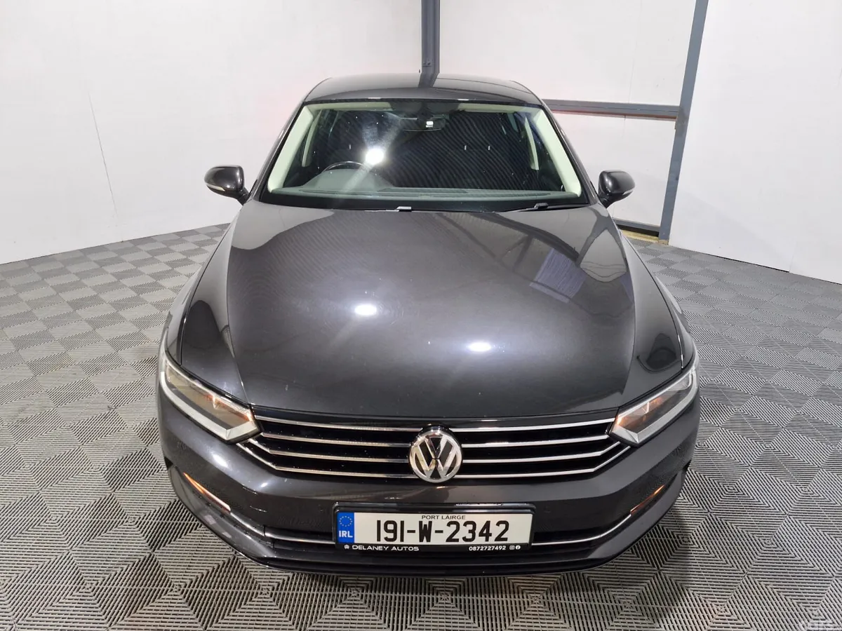 Volkswagen Passat Saloon, Diesel, 2019, Grey