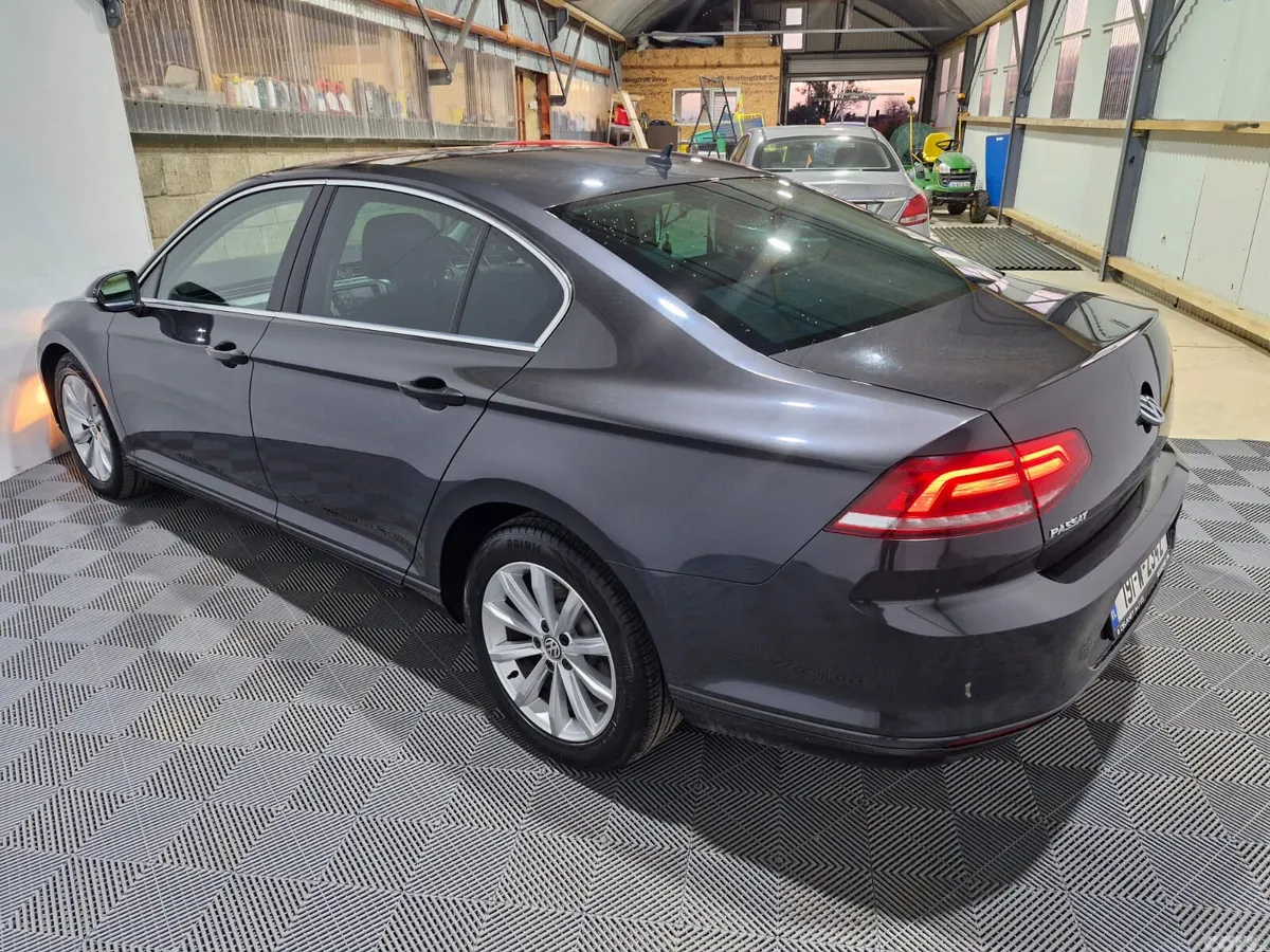 Volkswagen Passat Saloon, Diesel, 2019, Grey