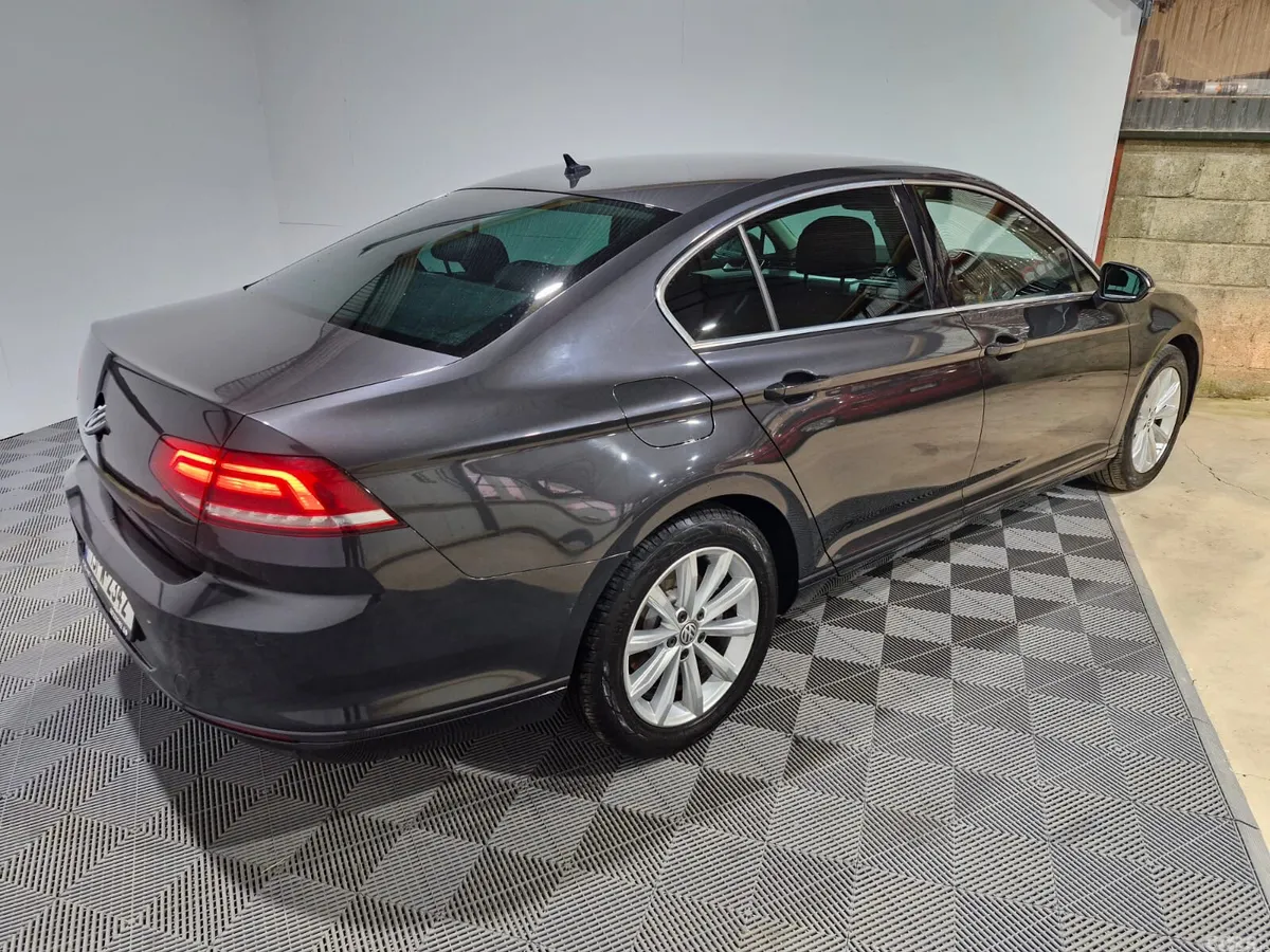 Volkswagen Passat Saloon, Diesel, 2019, Grey