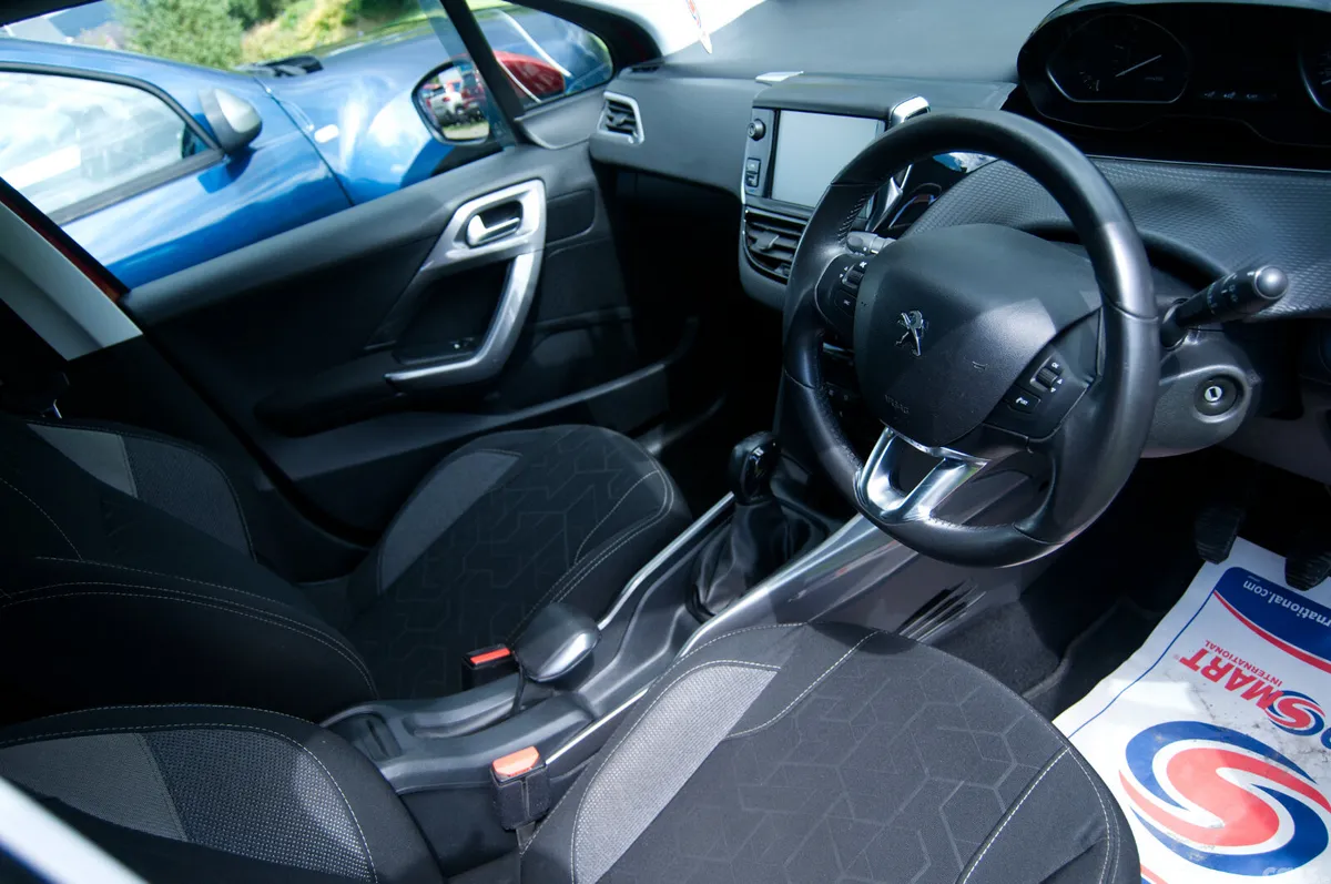 Peugeot 2008 Estate, Diesel, 2018, Red