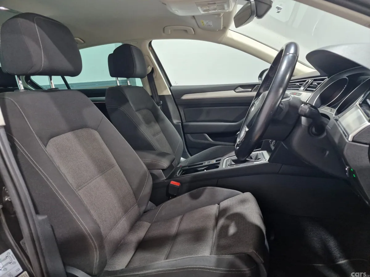 Volkswagen Passat Saloon, Diesel, 2019, Grey