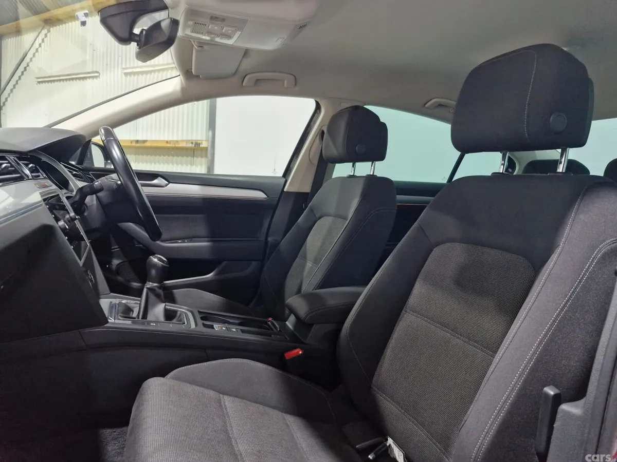 Volkswagen Passat Saloon, Diesel, 2019, Grey