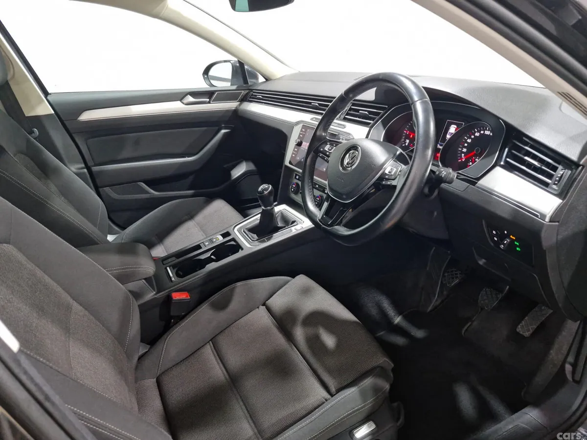 Volkswagen Passat Saloon, Diesel, 2019, Grey