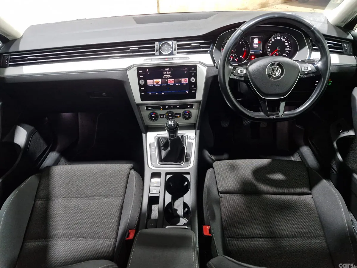 Volkswagen Passat Saloon, Diesel, 2019, Grey
