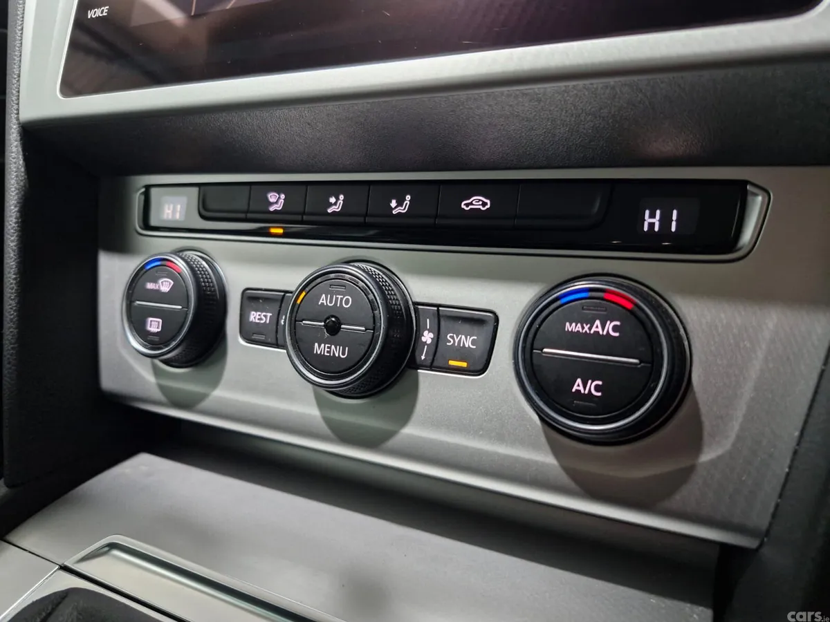 Volkswagen Passat Saloon, Diesel, 2019, Grey