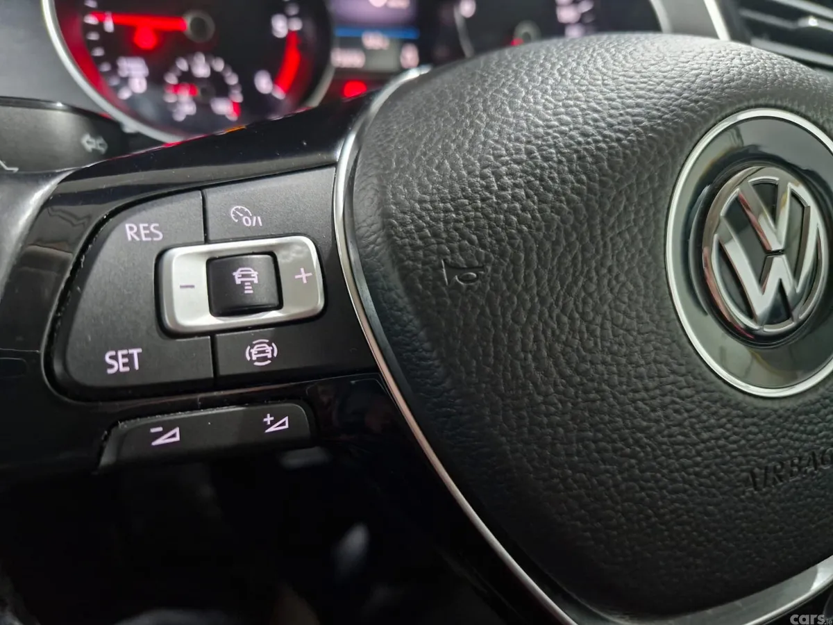 Volkswagen Passat Saloon, Diesel, 2019, Grey