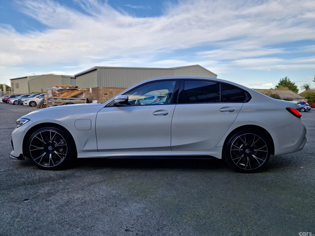 BMW 3-Series Saloon, Petrol Hybrid, 2021, White
