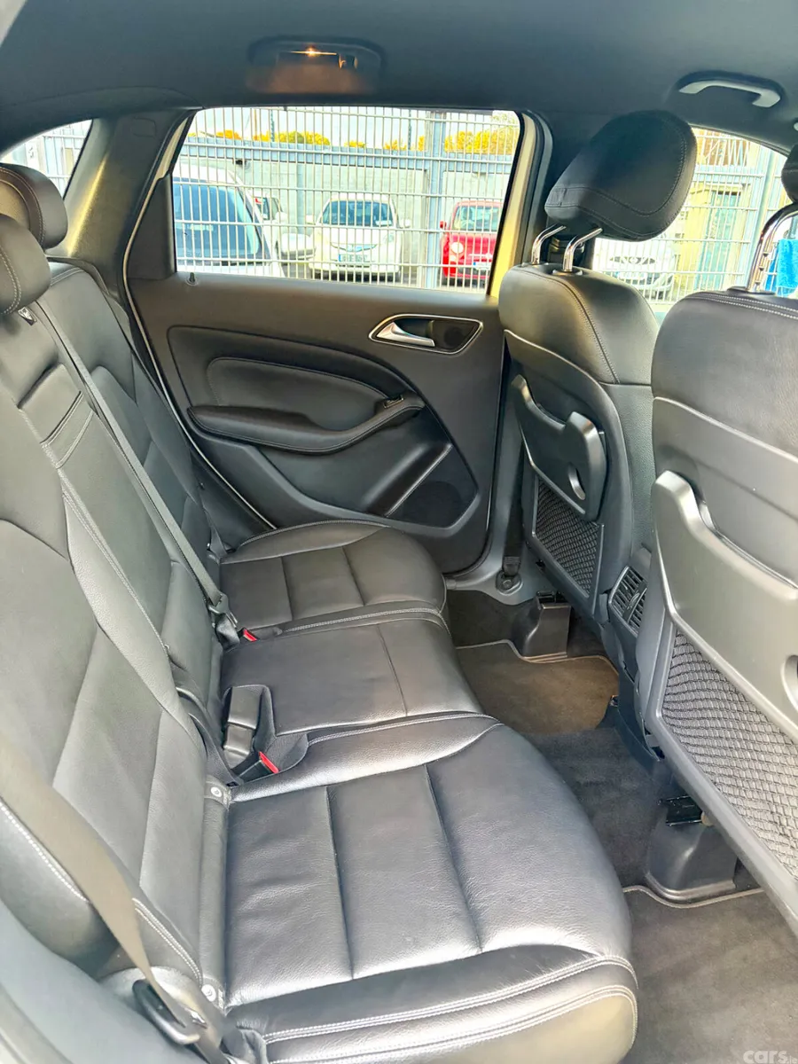 Mercedes-Benz B-Class Hatchback, Petrol, 2015, White