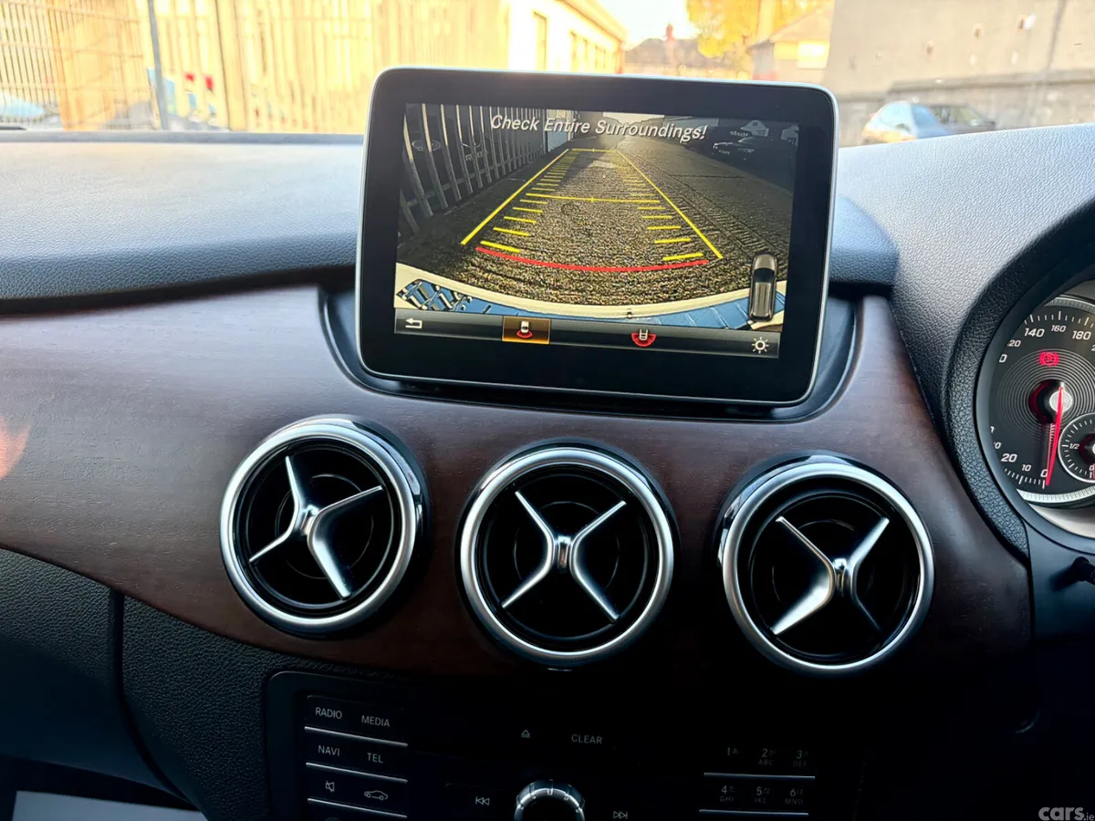 Mercedes-Benz B-Class Hatchback, Petrol, 2015, White