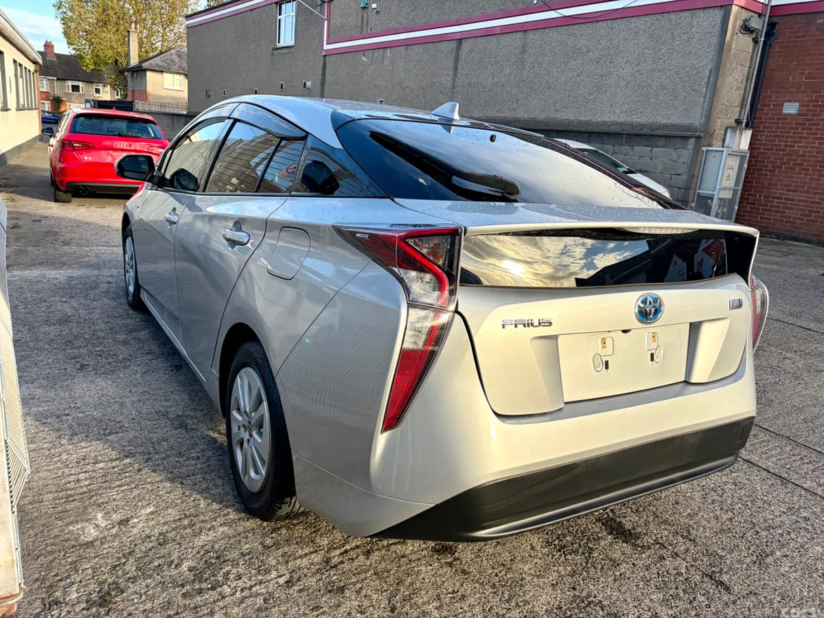 Toyota Prius Saloon, Petrol Hybrid, 2017, Silver