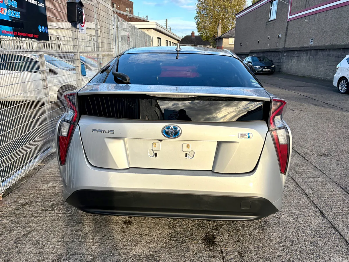 Toyota Prius Saloon, Petrol Hybrid, 2017, Silver