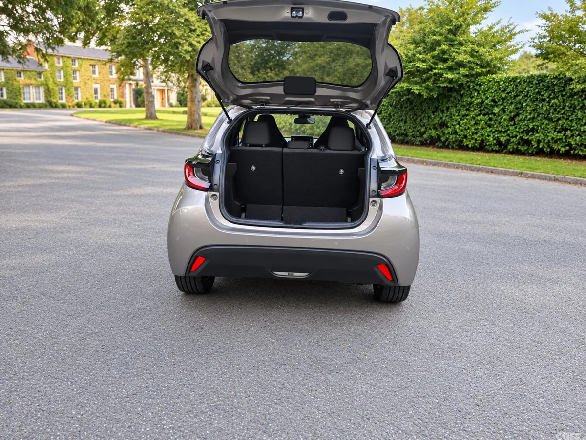 Toyota Yaris Hatchback, Petrol Hybrid, 2022, Grey