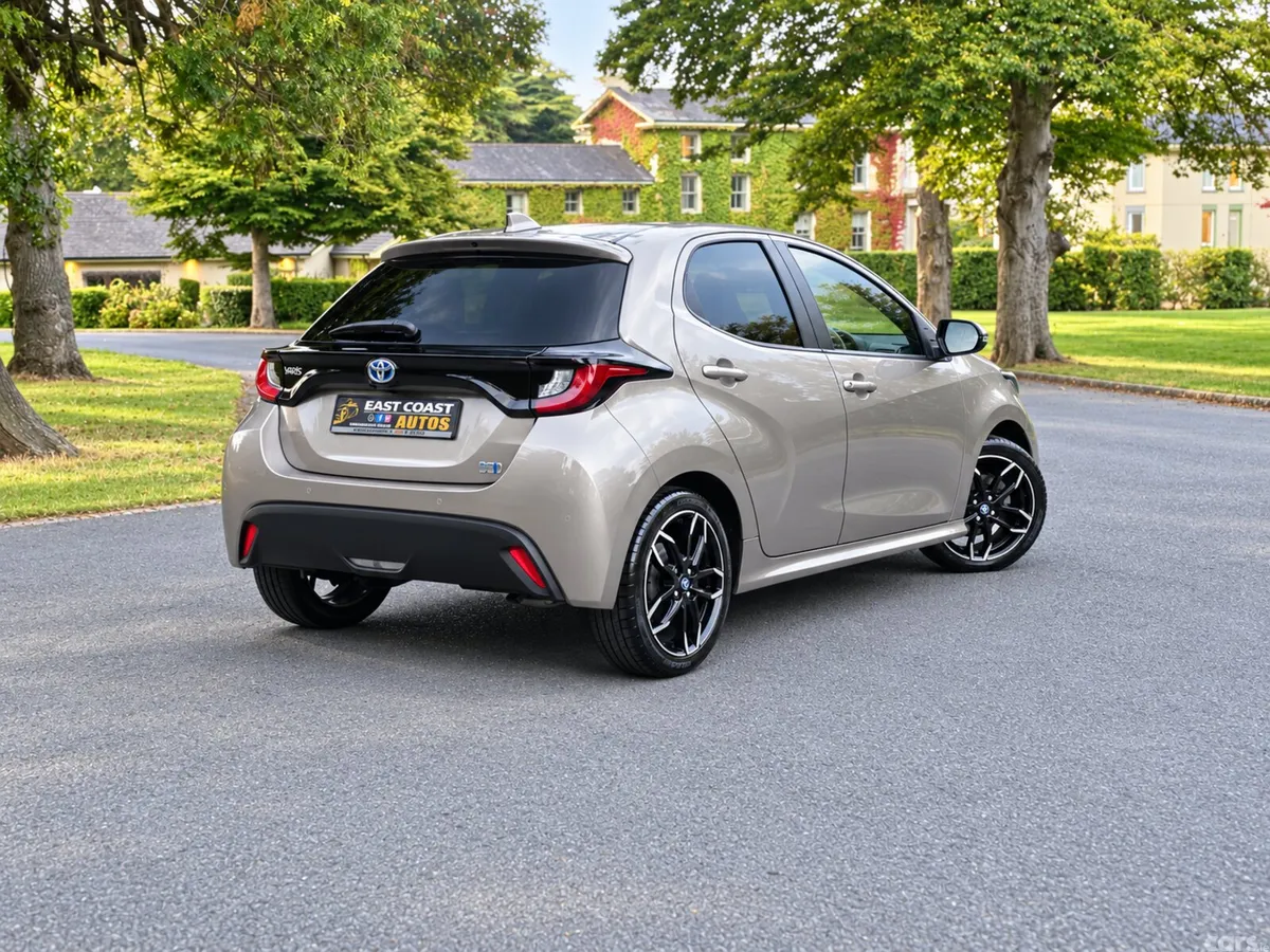Toyota Yaris Hatchback, Petrol Hybrid, 2022, Grey