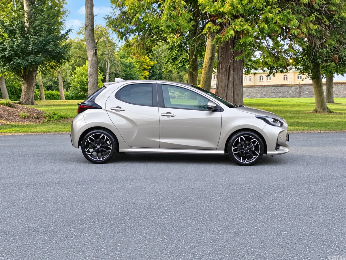 Toyota Yaris Hatchback, Petrol Hybrid, 2022, Grey