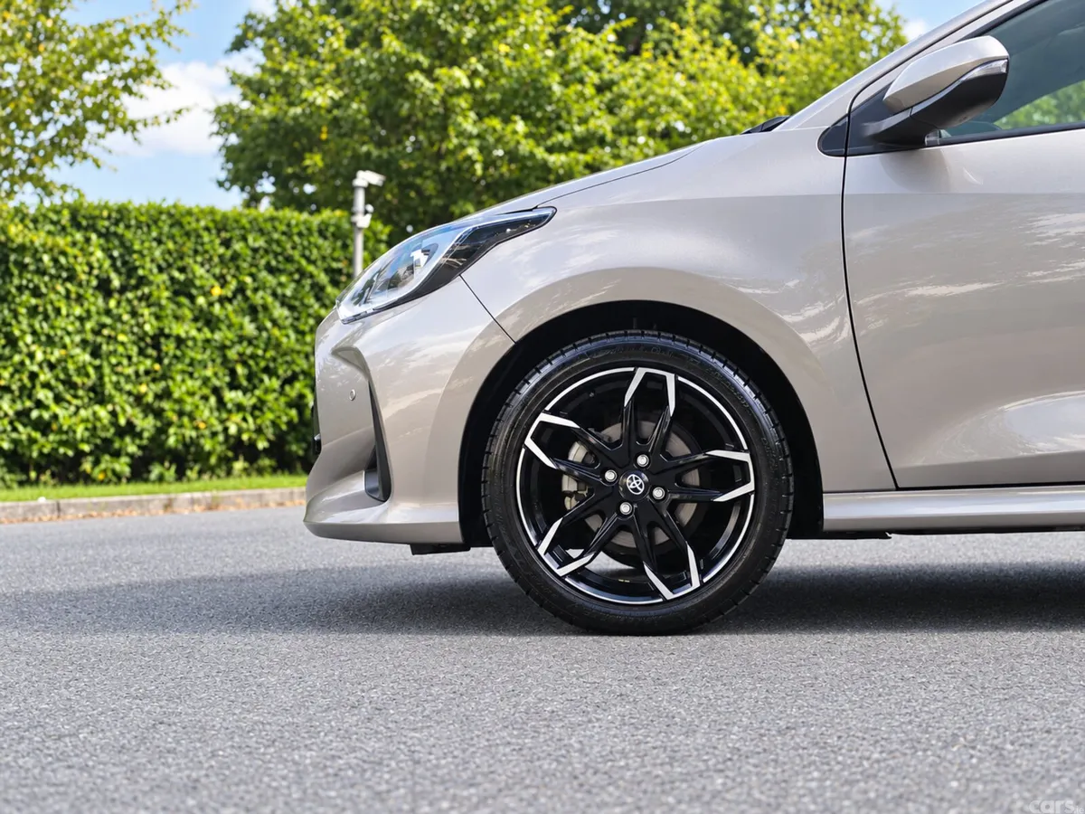 Toyota Yaris Hatchback, Petrol Hybrid, 2022, Grey