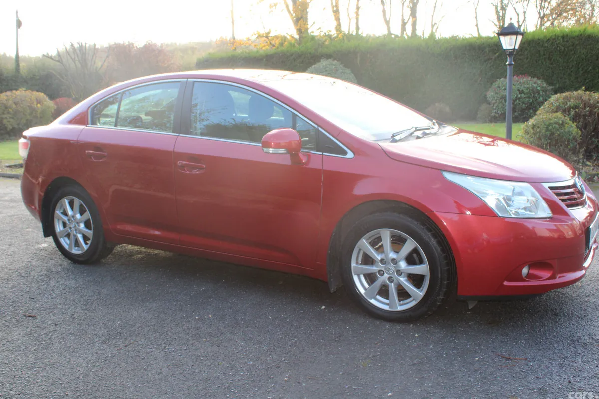 Toyota Avensis Saloon, Diesel, 2012, Red