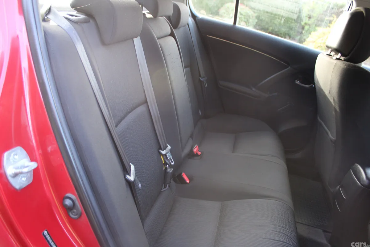 Toyota Avensis Saloon, Diesel, 2012, Red