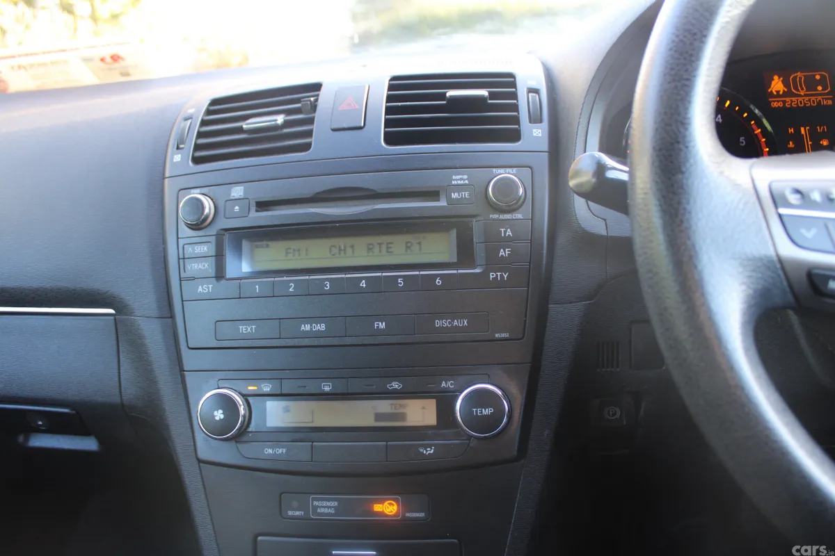 Toyota Avensis Saloon, Diesel, 2012, Red
