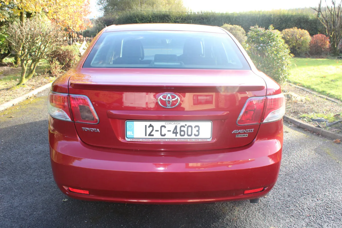 Toyota Avensis Saloon, Diesel, 2012, Red