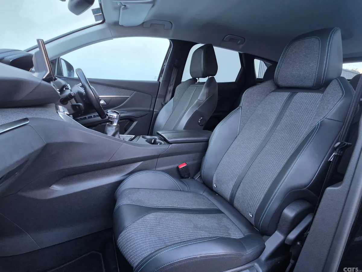 Peugeot 3008 MPV, Diesel, 2022, Black