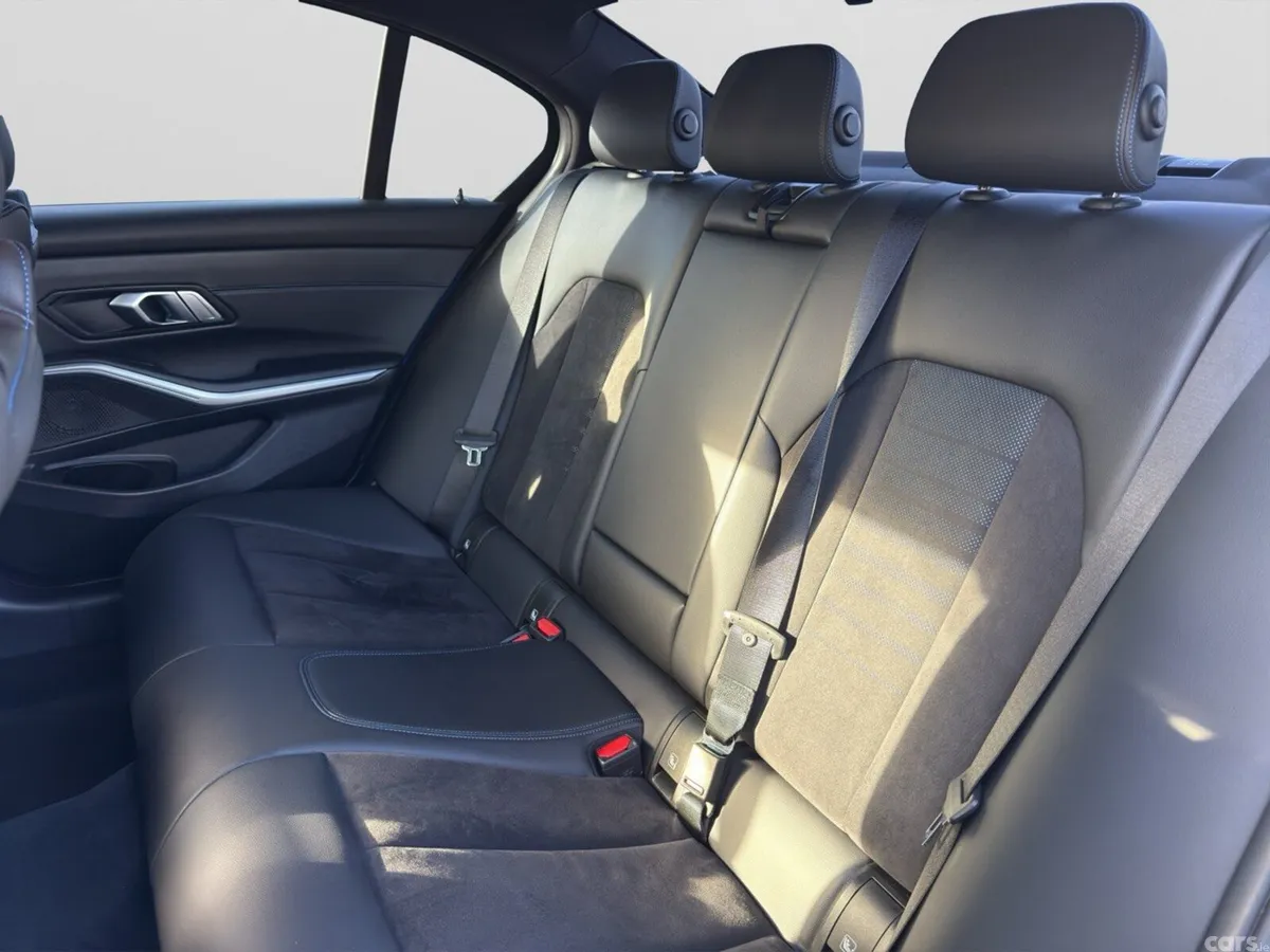 BMW 3-Series Saloon, Petrol Hybrid, 2023, Blue