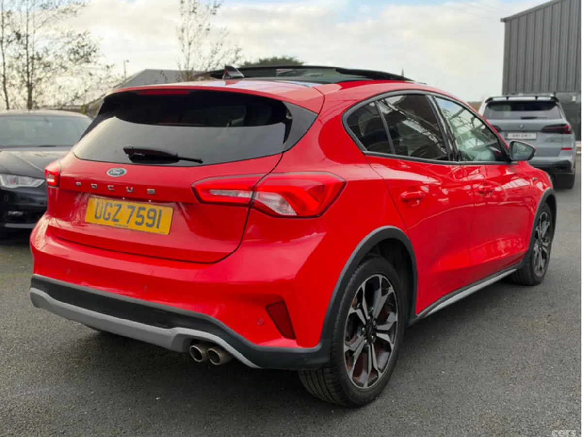 Ford Focus Hatchback, Diesel, 2021, Red