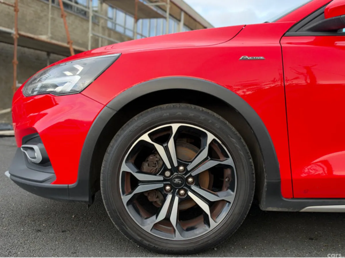 Ford Focus Hatchback, Diesel, 2021, Red