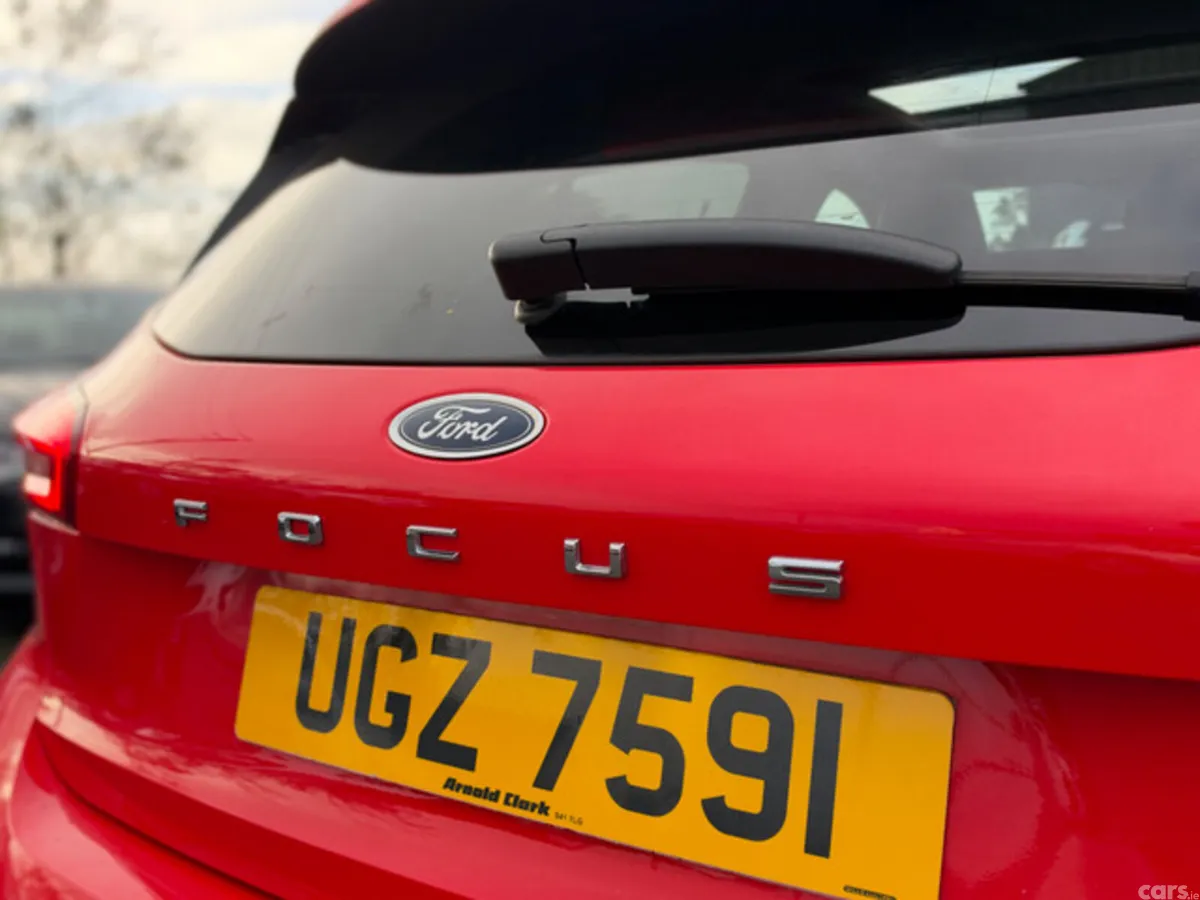 Ford Focus Hatchback, Diesel, 2021, Red