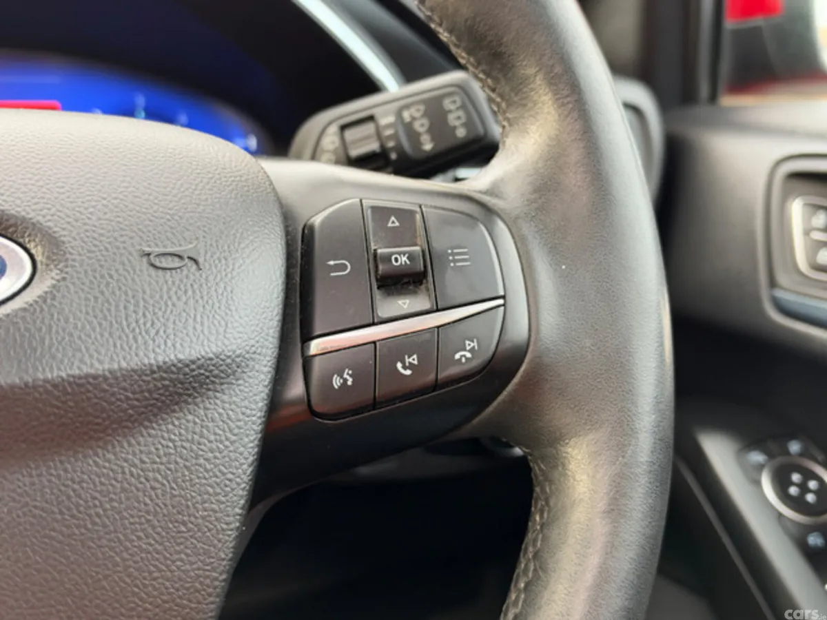 Ford Focus Hatchback, Diesel, 2021, Red