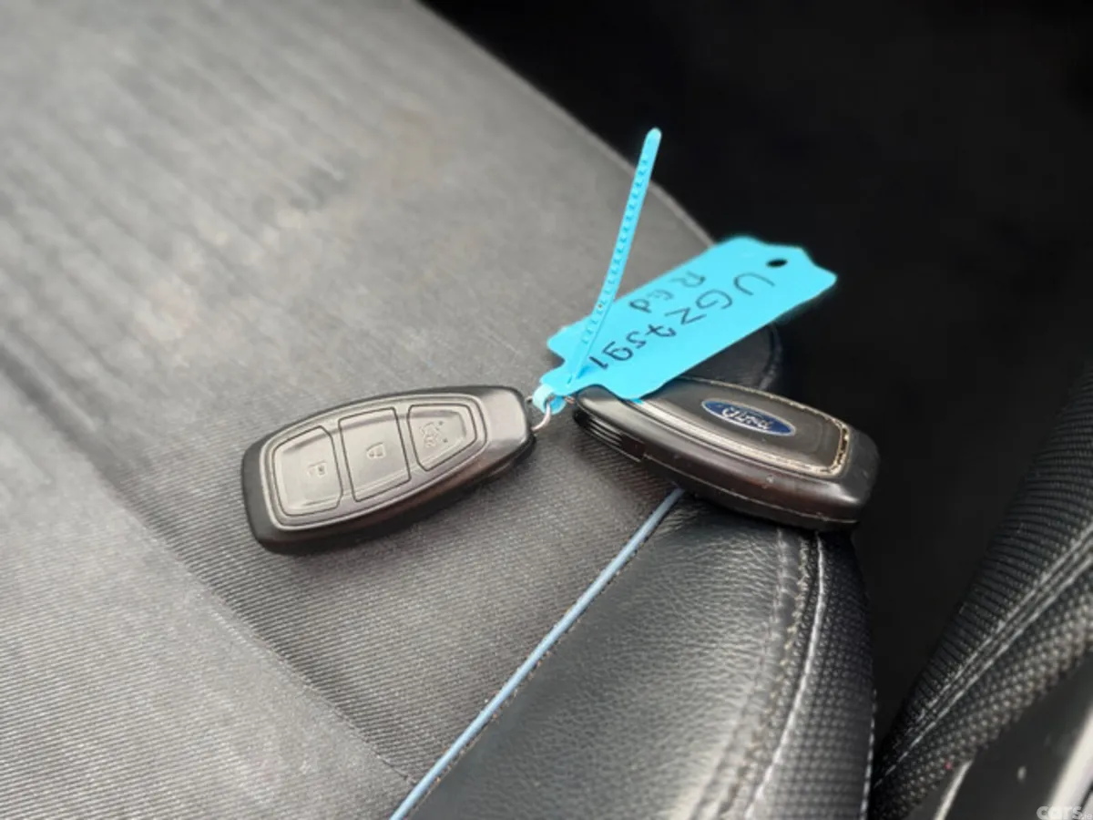 Ford Focus Hatchback, Diesel, 2021, Red