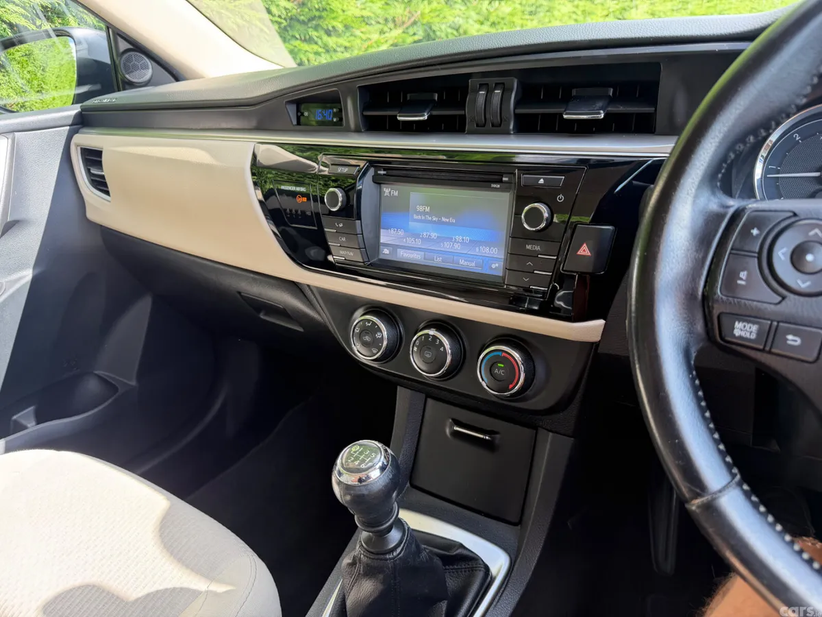 Toyota Corolla Saloon, Diesel, 2016, Grey
