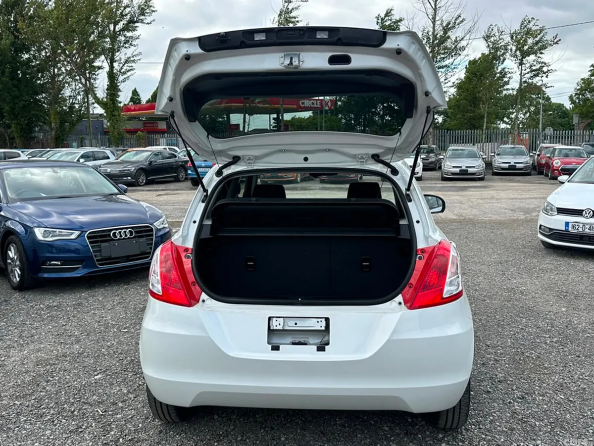 Suzuki Swift Hatchback, Petrol, 2016, White