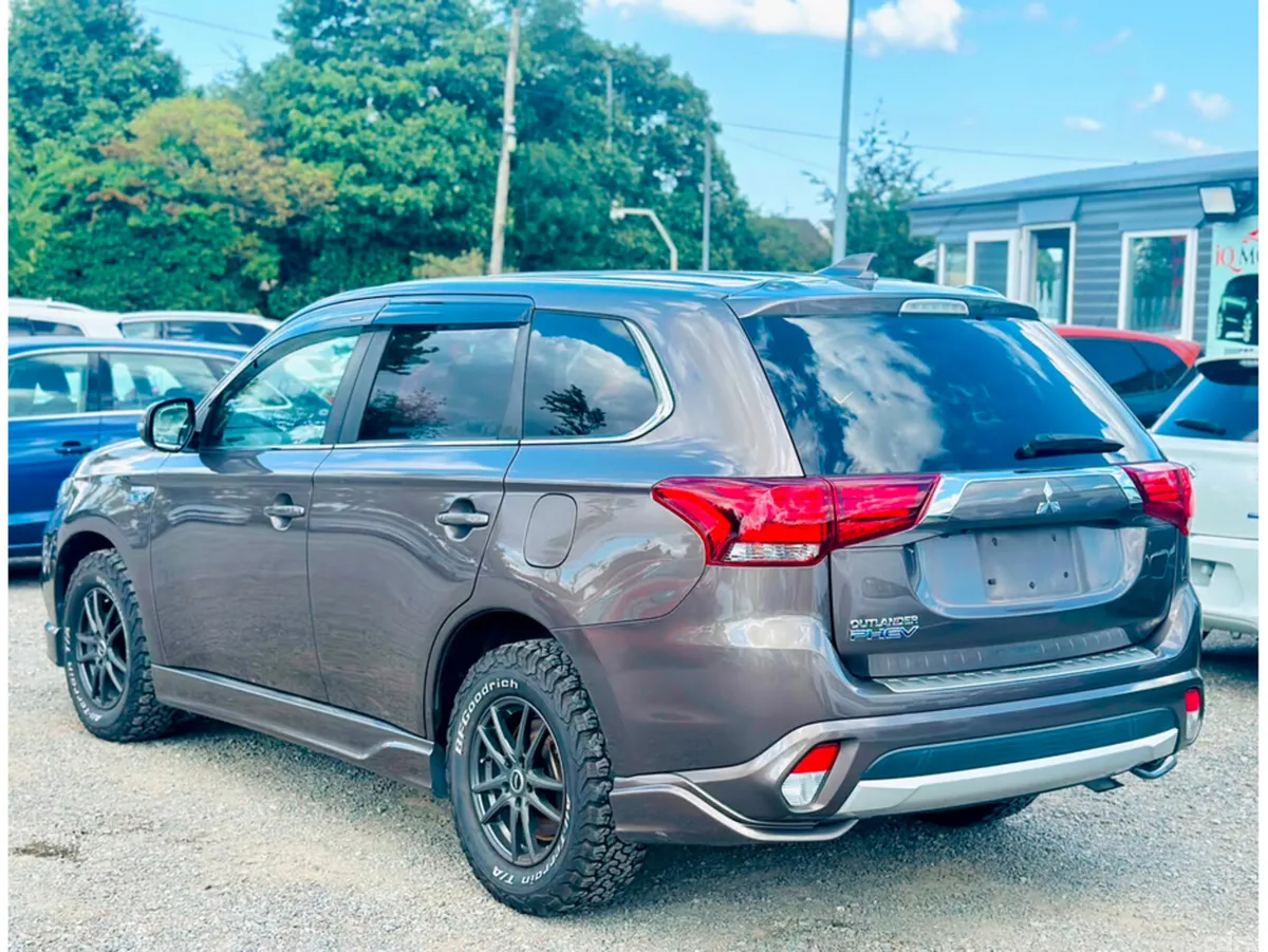 Mitsubishi Outlander SUV, Petrol Hybrid, 2016, Brown