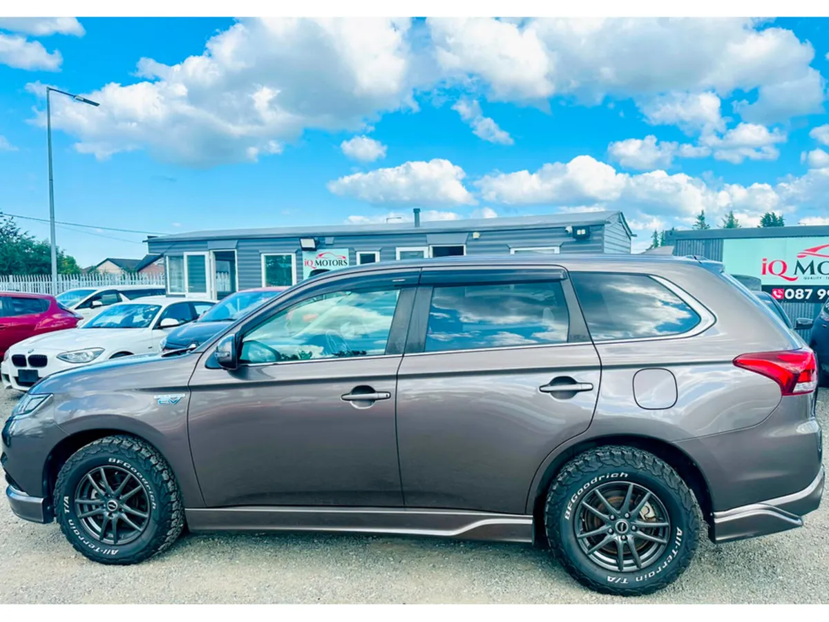Mitsubishi Outlander SUV, Petrol Hybrid, 2016, Brown