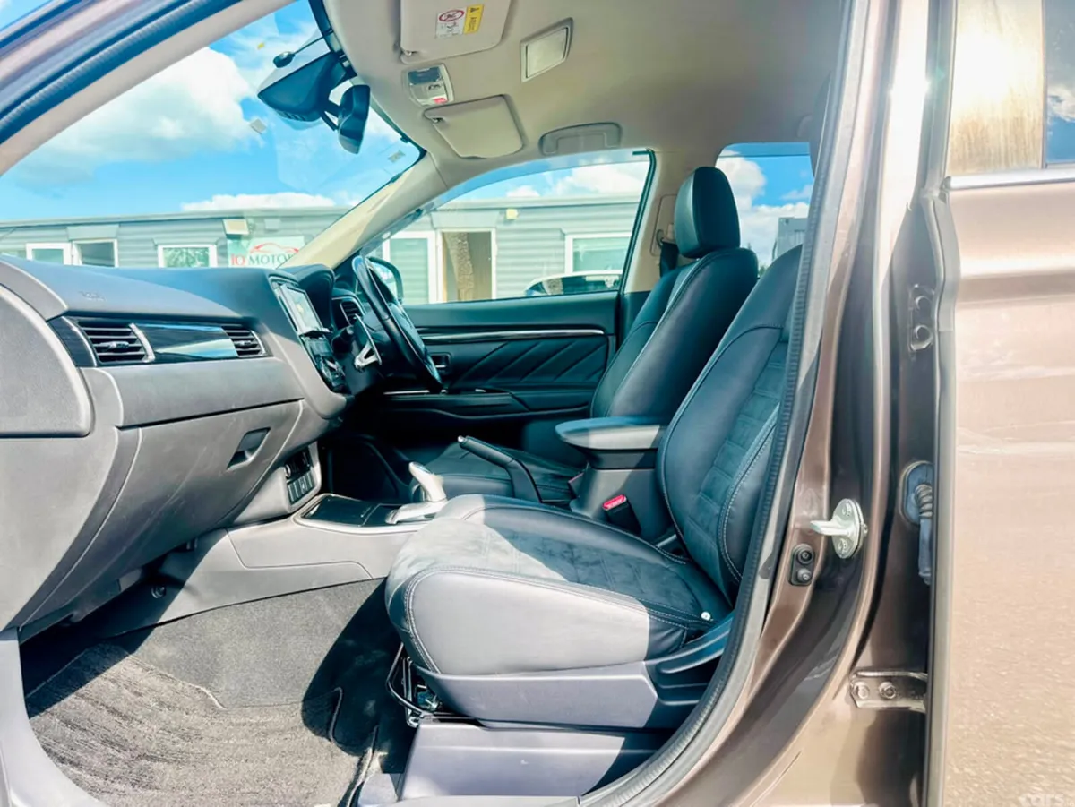 Mitsubishi Outlander SUV, Petrol Hybrid, 2016, Brown